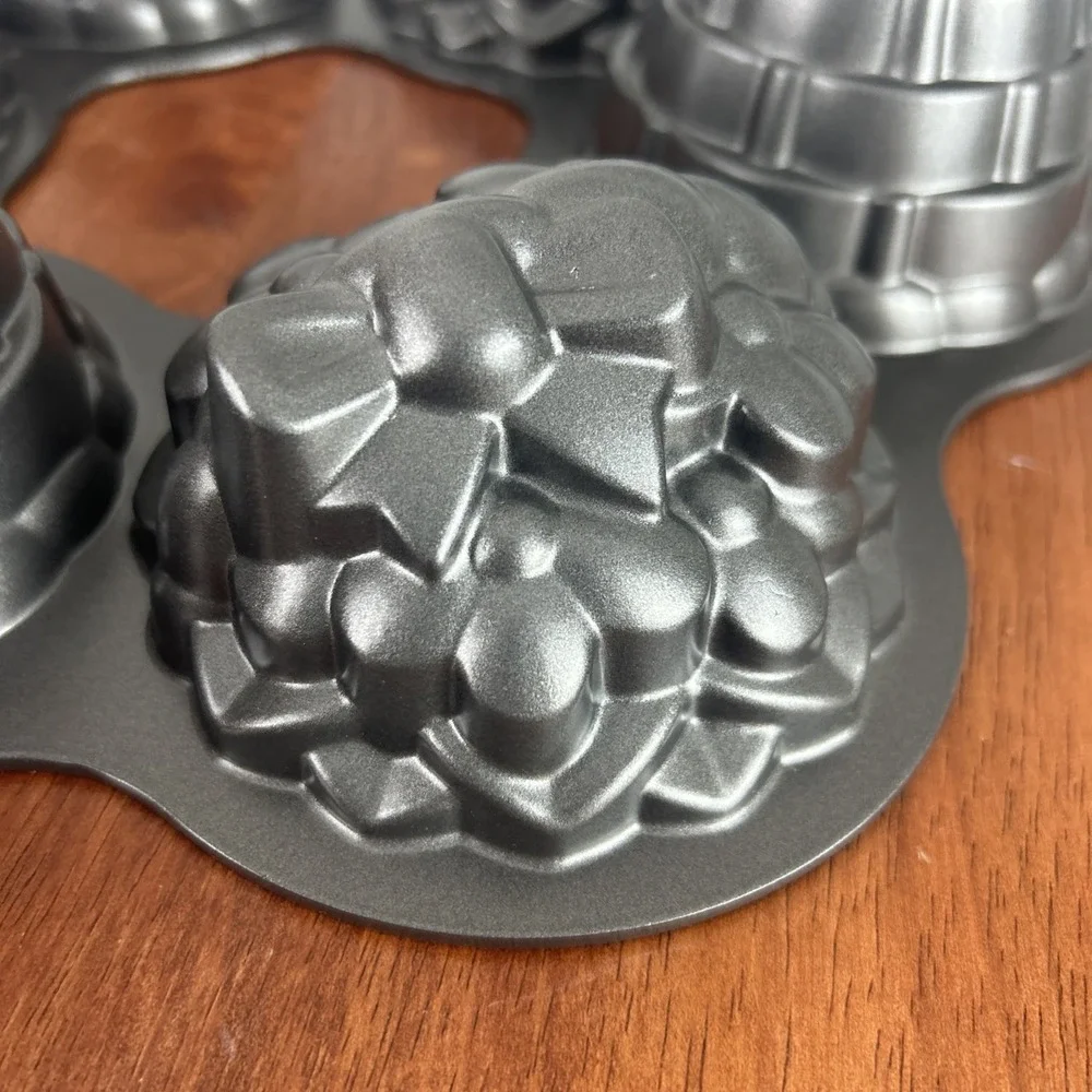 Wilton Mini Cup Cake Muffin Pan Oven 6 Flower Basket Bakeware Non Stick VTG Rare